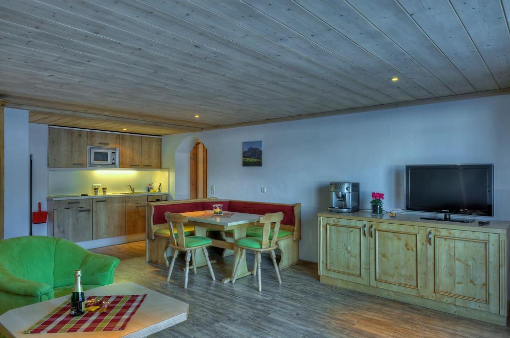 Ferien-Schloessle Michaela Apartment Riezlern Room photo